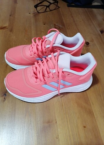 Adidas spor ayakkabi