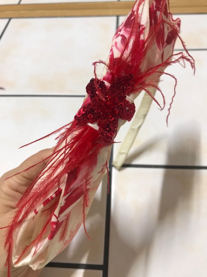 BG STORE Kırmızı Payetli Tüylü Saç Bandı - Görsel 3