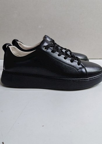 Elle Sneaker
