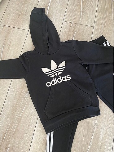 6 Yaş Beden Adidas eşofman takımı