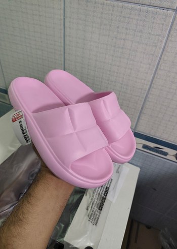 Pembe Kadın Terlik