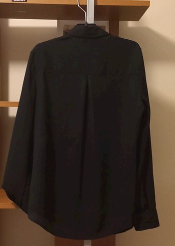 Uzun kollu siyah krep gömlek - Görsel 3