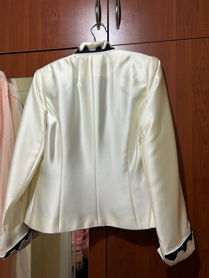 Düğmeli Beyaz Kadın Ceket Etek Takım - Görsel 2