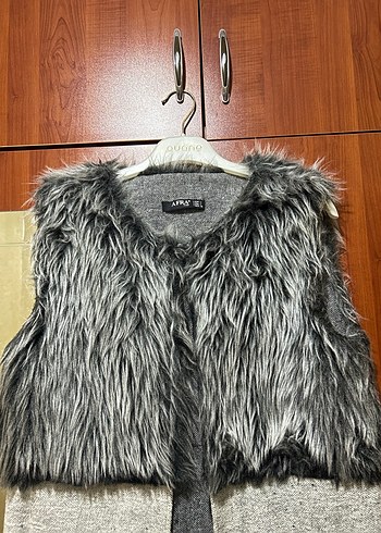 Gri Uzun Yünlü Kürk Detaylı Kadın Yelek - Görsel 2