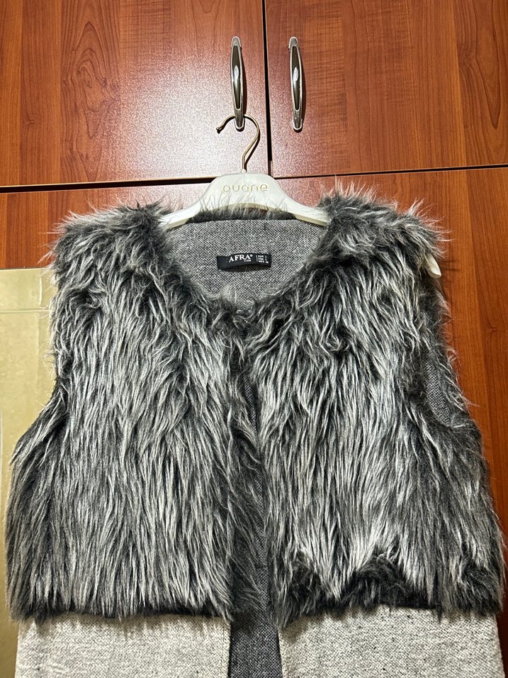 Gri Uzun Yünlü Kürk Detaylı Kadın Yelek - Görsel 2