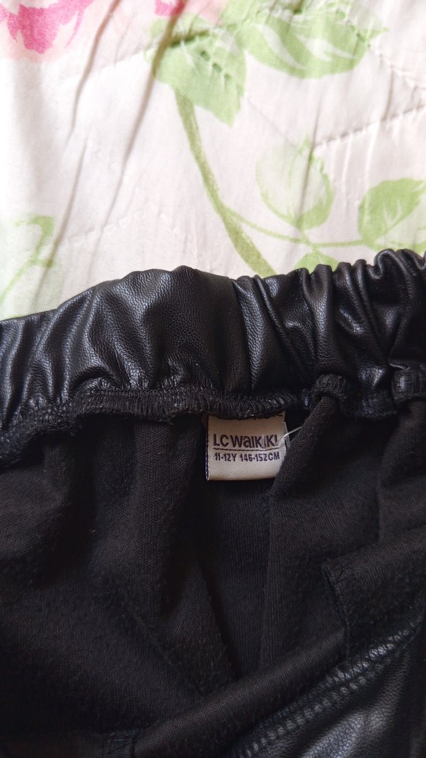 #lc Waikiki siyah deri kız pantolunu# - Görsel 4