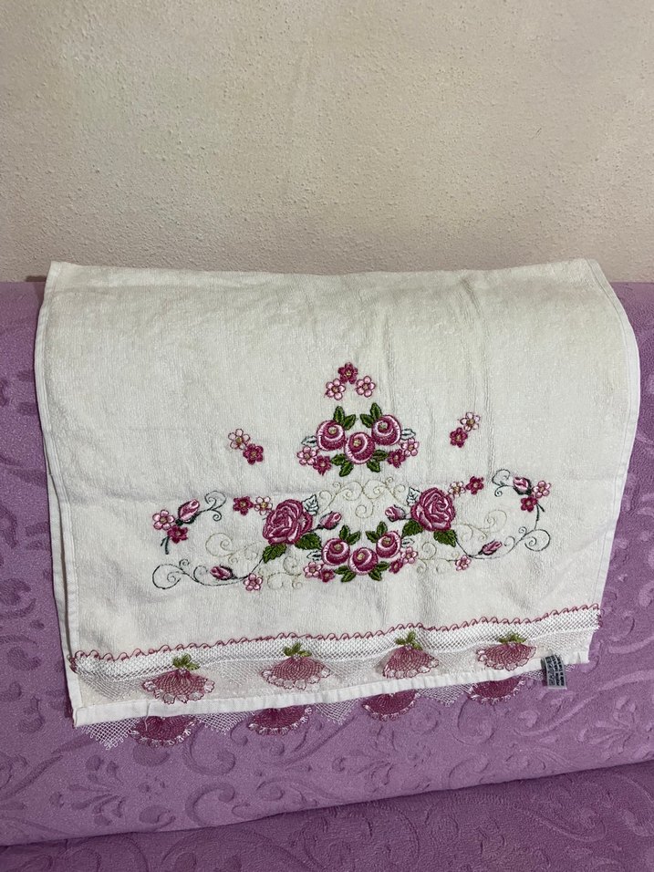 Nakışlı Beyaz Havlu - Görsel 3