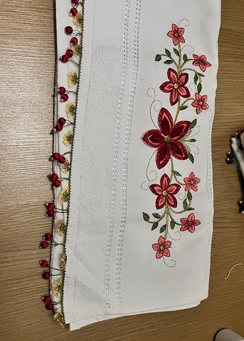 Nakışlı Beyaz Havlu - Görsel 4