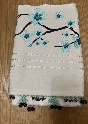 Nakışlı Beyaz Havlu - Görsel 3