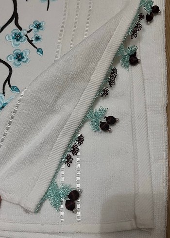 Nakışlı Beyaz Havlu - Görsel 2