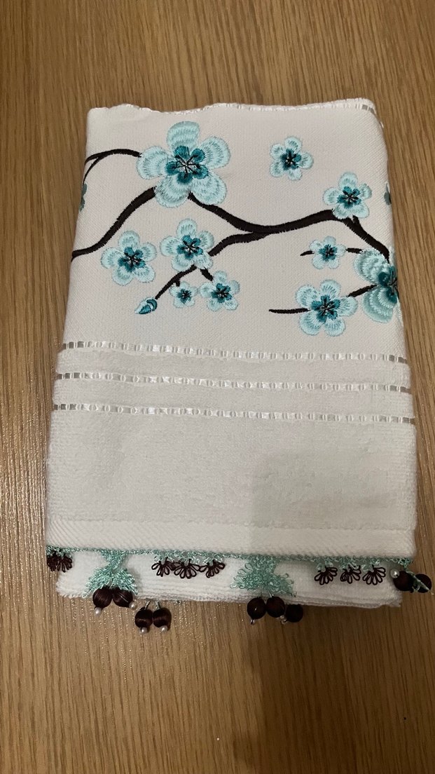 Nakışlı Beyaz Havlu - Görsel 3