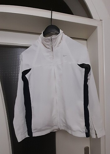 NIKE SPOR UST , kollari ,cepleri fermuarli orjinal