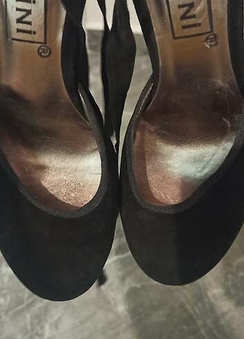 Siyah dolgu topuk süet görünümlü ayakkabı 