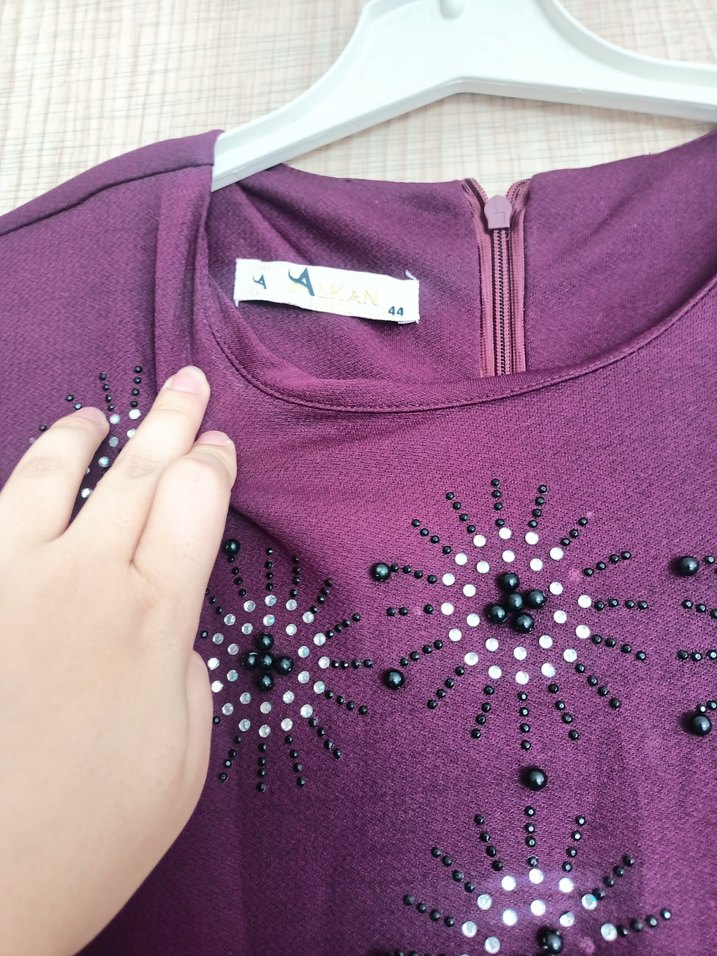 Boncuk İşlemeli Mor Uzun Kol Elbise - Görsel 2