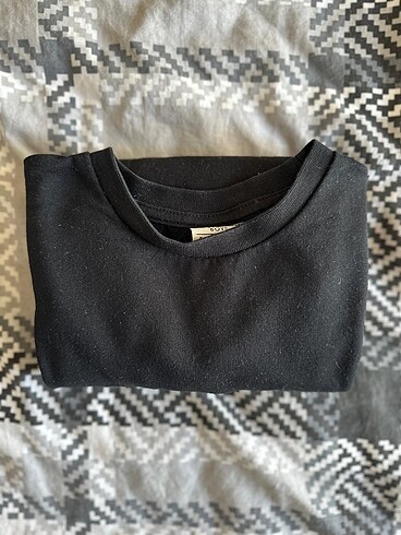5 Yaş Beden lcw 5-6 yaş siyah sweetshirt, hatasız..