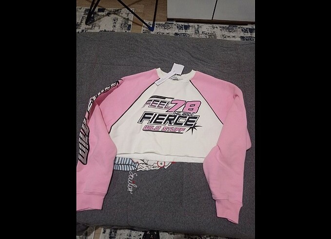 Bershka etiketli sweatshirt 