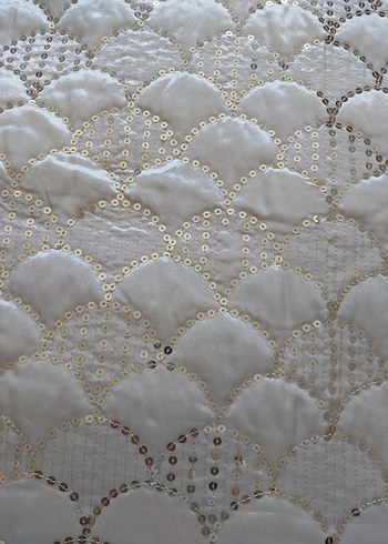 İşlemeli kırık beyaz Parlak Yatak Örtüsü - Görsel 6
