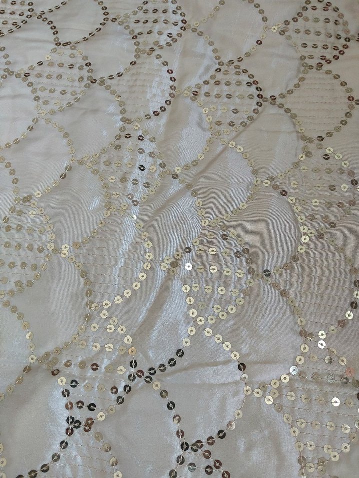 İşlemeli kırık beyaz Parlak Yatak Örtüsü - Görsel 4