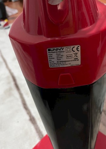 Kırmızı Renkli Dikey Elektrikli Süpürge - Görsel 3