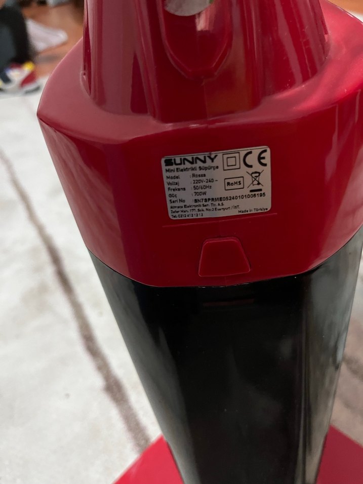 Kırmızı Renkli Dikey Elektrikli Süpürge - Görsel 3