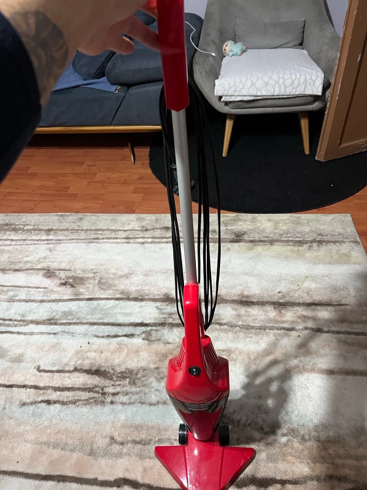 Kırmızı Renkli Dikey Elektrikli Süpürge - Görsel 2