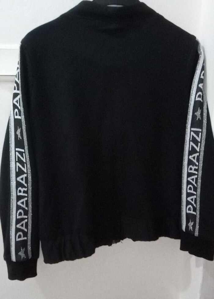 Siyah kolları şeritli üst model  - Görsel 3