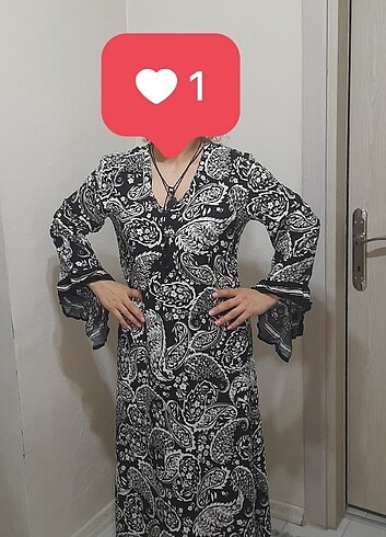 l Beden Kolları Volanlı Elbise