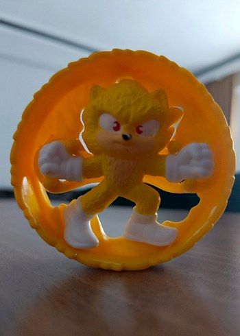 Sarı Renkli Aksiyon Figürü