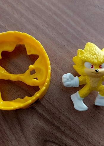  Sarı Renkli Aksiyon Figürü