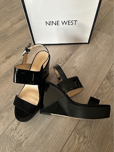 Nine West Siyah Topuklu Sandalet