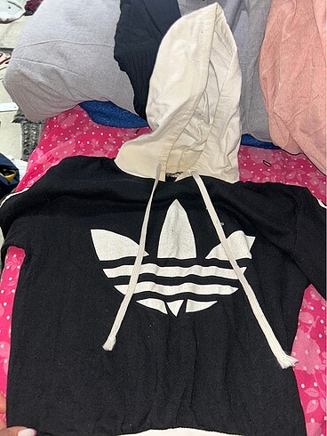 Adidas Sweatshirt