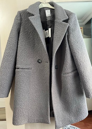 Çift Düğmeli Gri Kabarık Kaban - Görsel 2