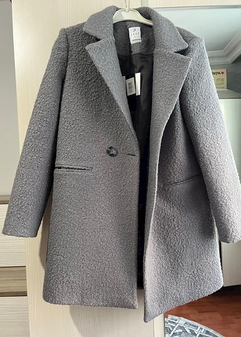 Çift Düğmeli Gri Kabarık Kaban - Görsel 4