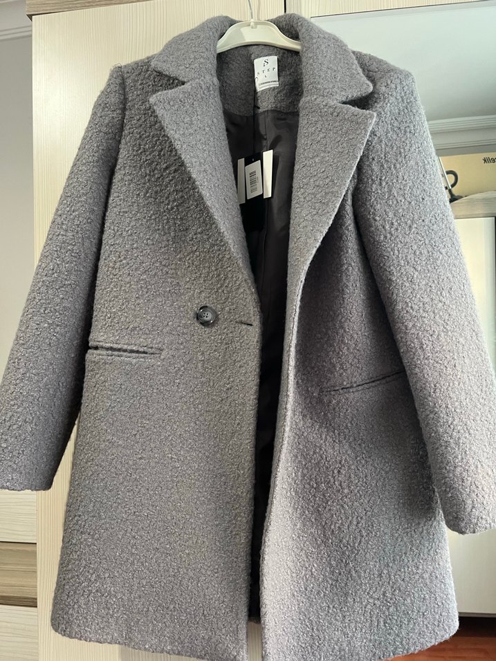 Çift Düğmeli Gri Kabarık Kaban - Görsel 3