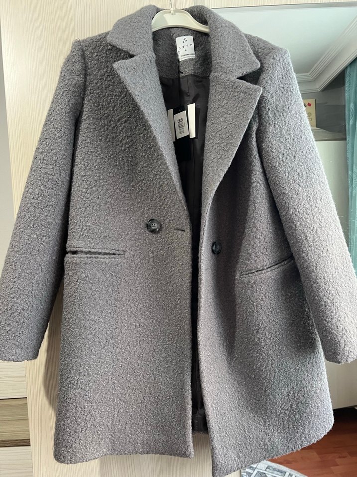 Çift Düğmeli Gri Kabarık Kaban - Görsel 2