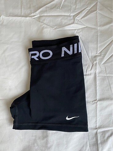 s Beden Nike pro şort