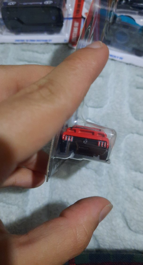 Parlak Kırmızı 1969 Ford Mustang Boss 302 Oyuncak Araba - Görsel 4