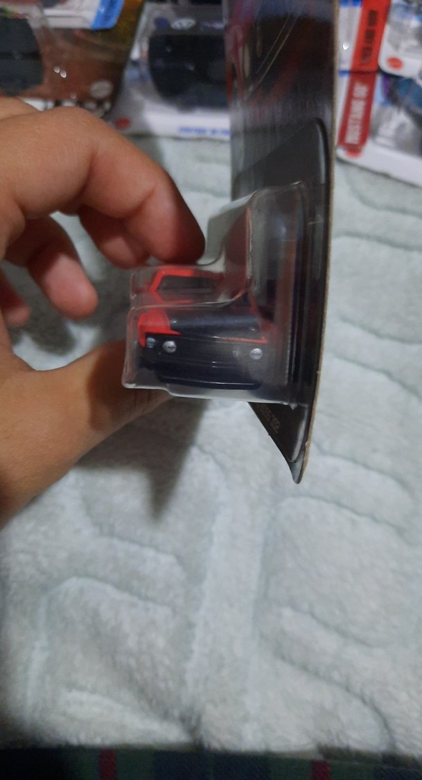 Parlak Kırmızı 1969 Ford Mustang Boss 302 Oyuncak Araba - Görsel 3