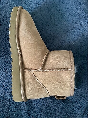 Ugg ugg mini II chest
