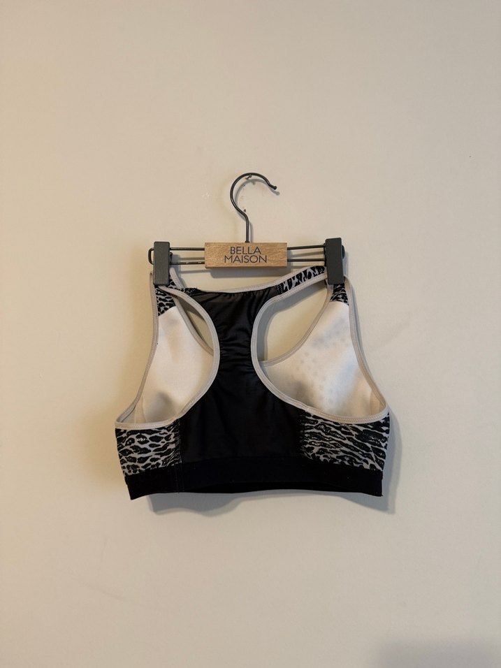 Nike Zebra Desenli Spor Sütyeni - Görsel 3