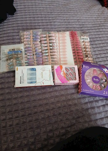 Pembe ve Canlı Renklerde Tırnak Süslemeleri - Görsel 8