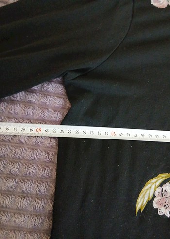 Nakışlı Siyah  Tişörtü - Görsel 4