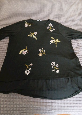 Nakışlı Siyah  Tişörtü - Görsel 3