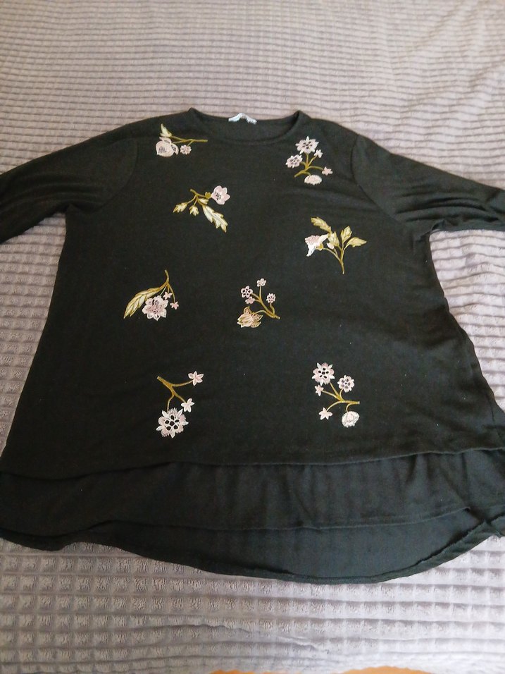 Nakışlı Siyah  Tişörtü - Görsel 3