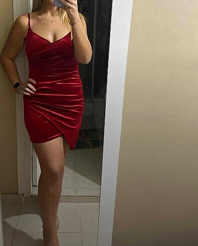 Askılı Kırmızı Kadife Elbise