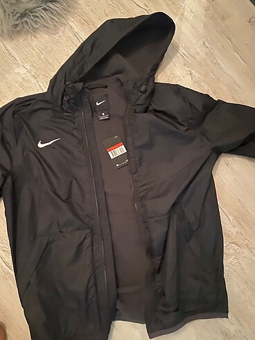 Nike Mont Spor
