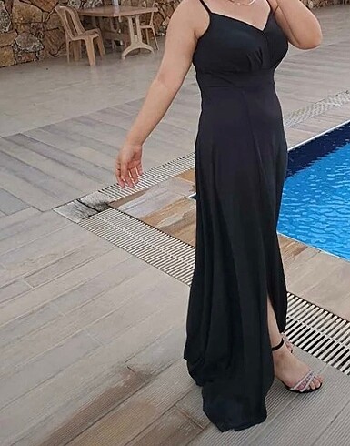 m Beden Kumaş Yırtmaçlı Uzun Elbise
