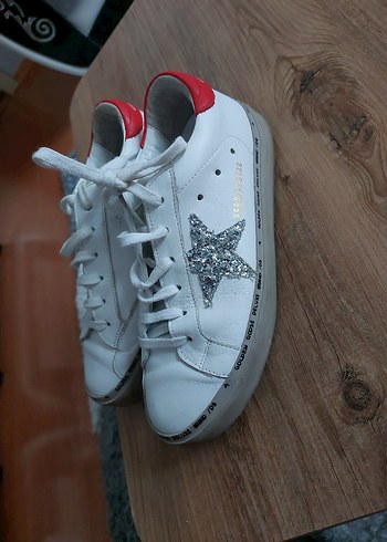 Golden Goose Deluxe 37
