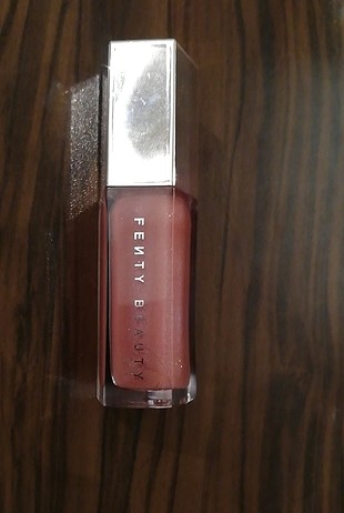 fenty beuty lip glos 