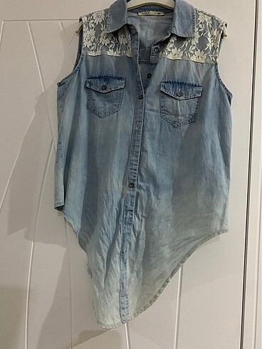 LC Waikiki Dantel detaylı bağlamalı jean gömlek
